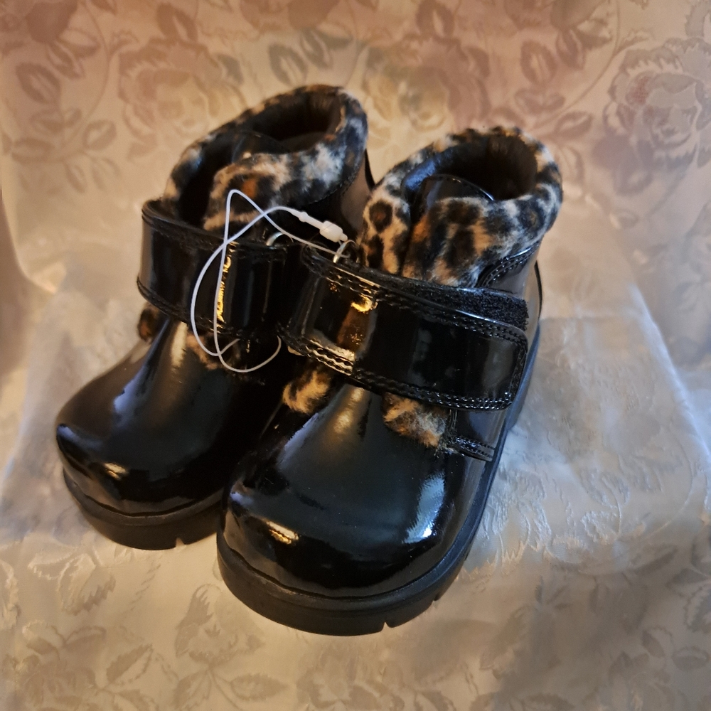 Black Kids Shoes with Leopard Print On Top Edge.